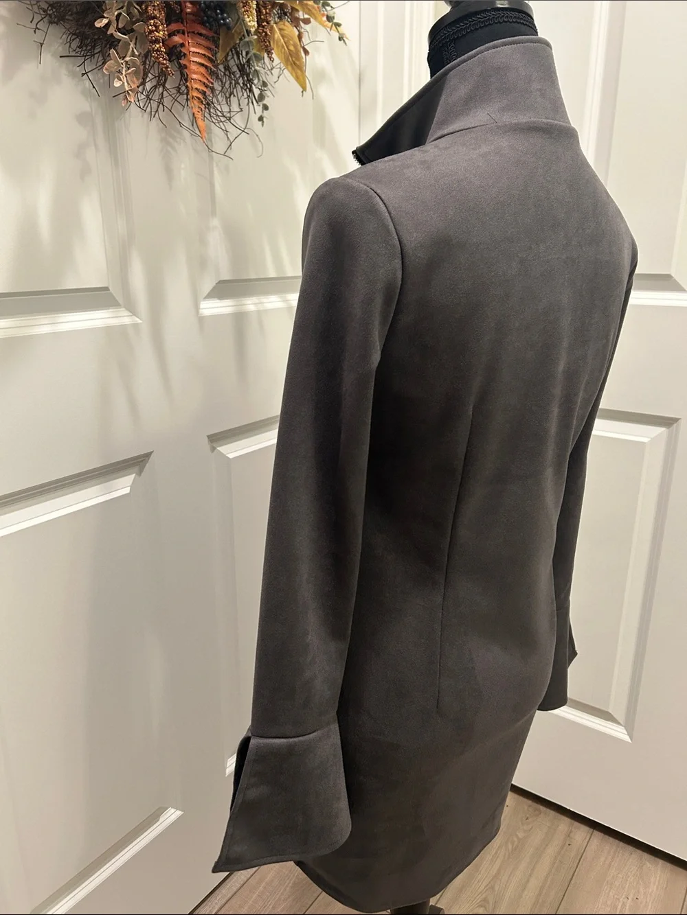 N/A sleek charcoal